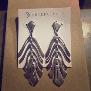 NWT Kendra Scott Luca Statement Earrings - Silver